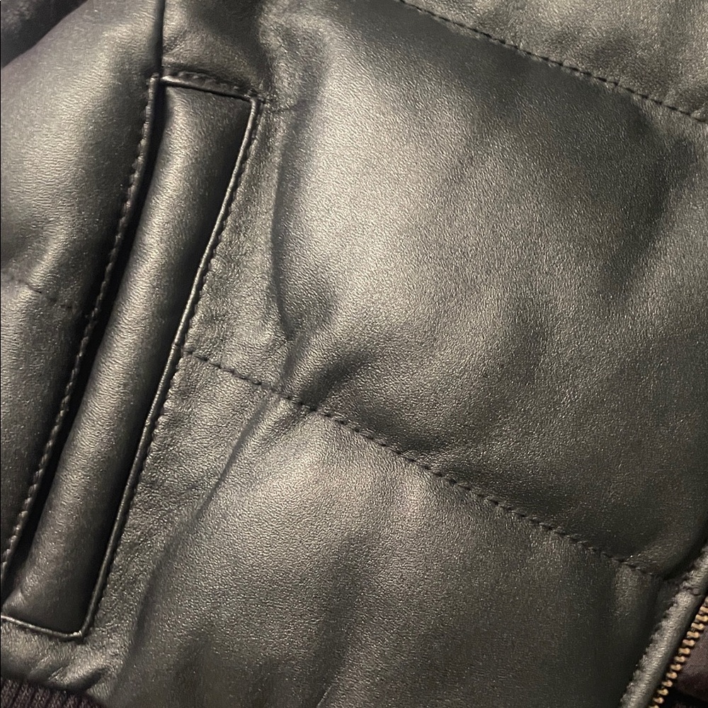Men's or Women’s Black Puffer Vest 💯leather Fits like a large size outerwear - Picture 7 of 10